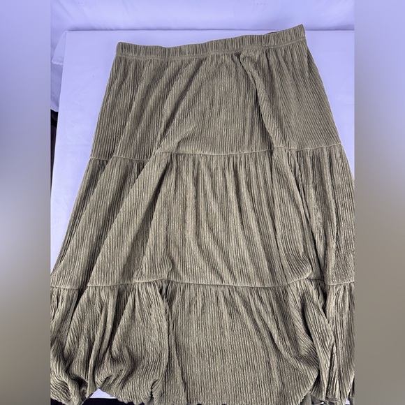 NWOT SHEIN 2 Piece Crop Top and Skirt Set in Army Green - Picture 2 of 5